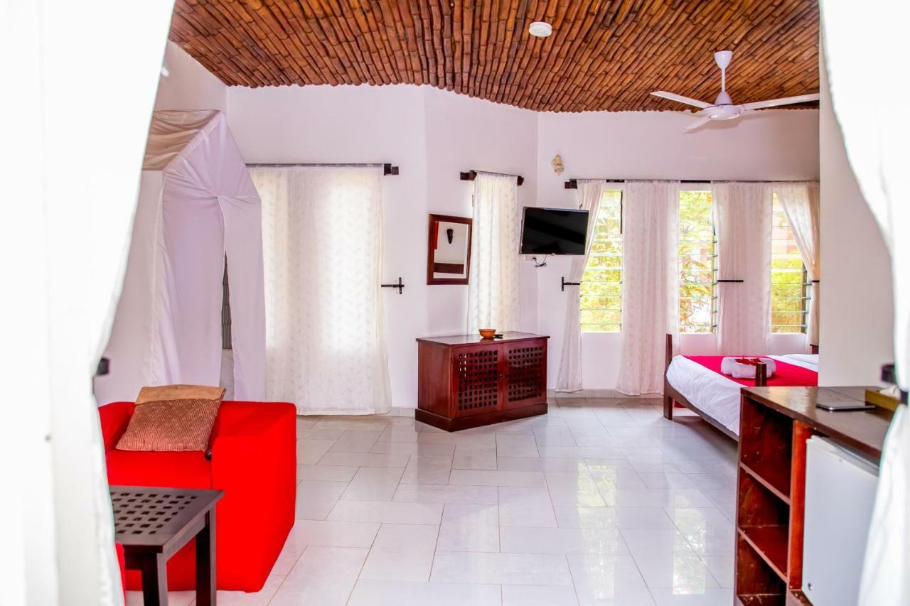 Hibiscus House Gambia Ξενοδοχείο Brufut Εξωτερικό φωτογραφία
