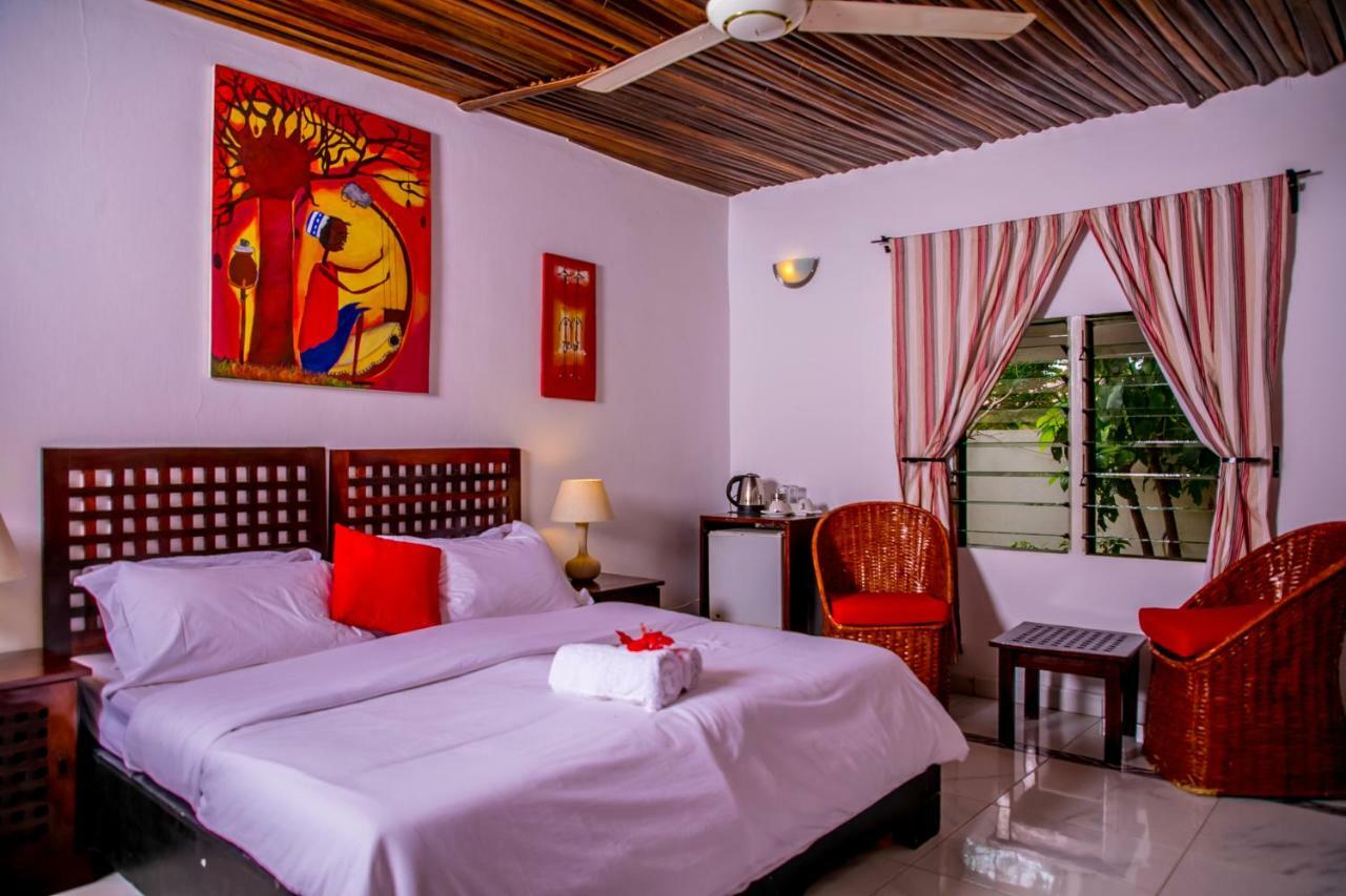 Hibiscus House Gambia Ξενοδοχείο Brufut Εξωτερικό φωτογραφία