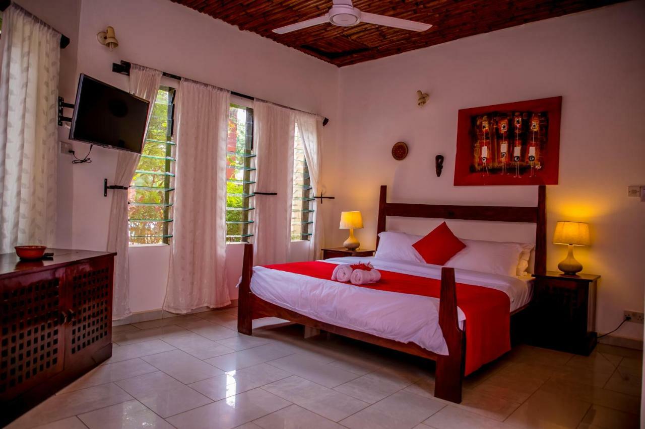 Hibiscus House Gambia Ξενοδοχείο Brufut Εξωτερικό φωτογραφία